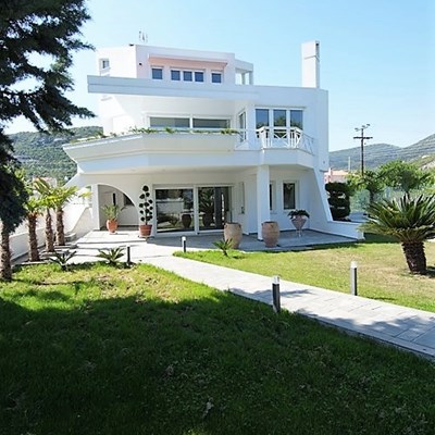 Villa for sale and rent  in Iraklitsa